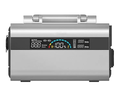 เอาต์พุตอินพุต 110V / 220V 600wh สถานีไฟฟ้าแบบพกพาพร้อมพลังงานแสงอาทิตย์และแสง 4w